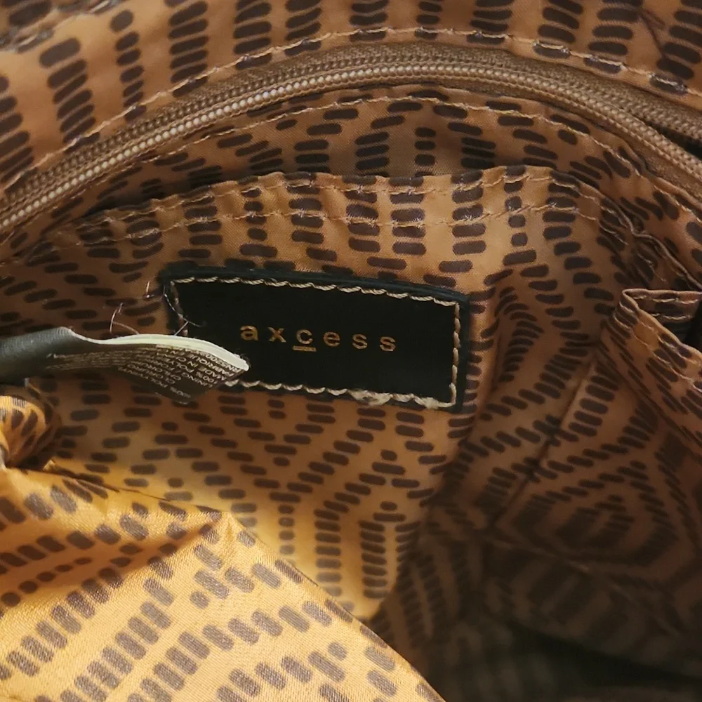 Axcess by Liz Claiborne Purse/Crossbody - Picture 6 of 9